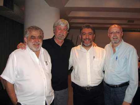 Em evento sobre Webquest, com seu criador Bernie Dodge, junto com Jarbas Novelino Barato e Luciano Ramalho, no Senac em 2000.
